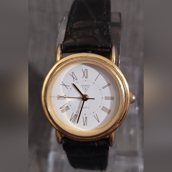 Vintage 1990 GUESS Watch, Black Leather Band, Runs & Keeps Time - New Battery - Picture 3 of 16